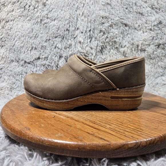 Dansko Womens Size 6.5-7 EU 37 Professional Tan Leather Comfort Nursing Clogs - Picture 2 of 8